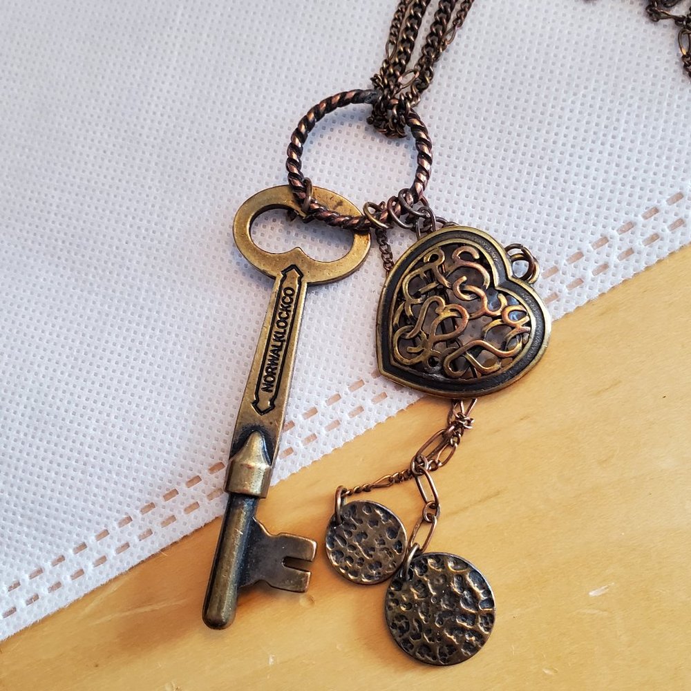 34" Bronze Long Key Heart Pendants Necklace Style